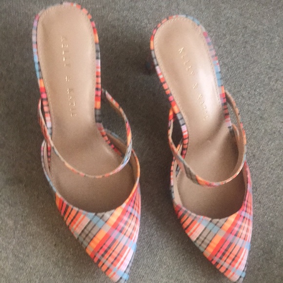 Kelly and Katie sling back,kitten heel, pointed toe with  stripes pattern. - Picture 2 of 6